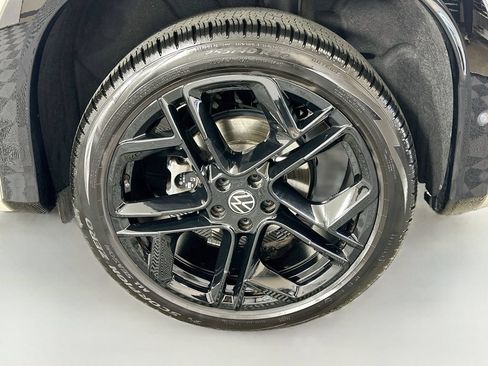 Used 2025 Volkswagen Tiguan SE R-Line AWD/4WD image 32