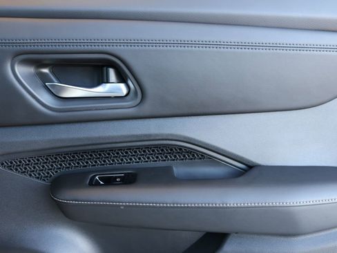 Used 2023 Nissan Ariya AWD image 33