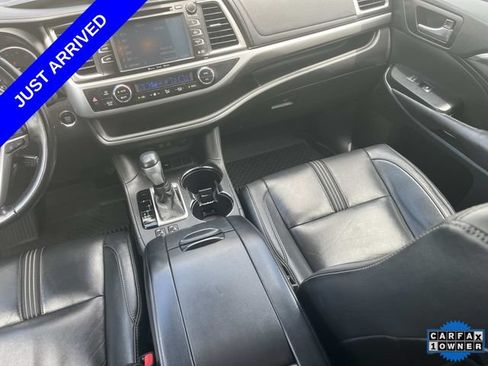 Used 2017 Toyota Highlander SE FWD image 15