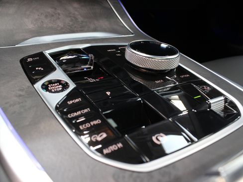 Used 2024 BMW X7 xDrive40i w/ Climate Comfort Package image 86