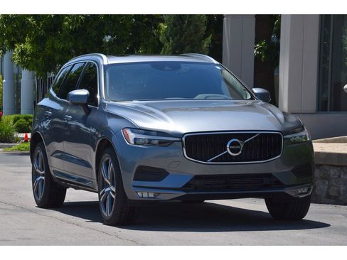 Used 2021 Volvo XC60 T5 Momentum w/ Premium Package AWD/4WD image 2