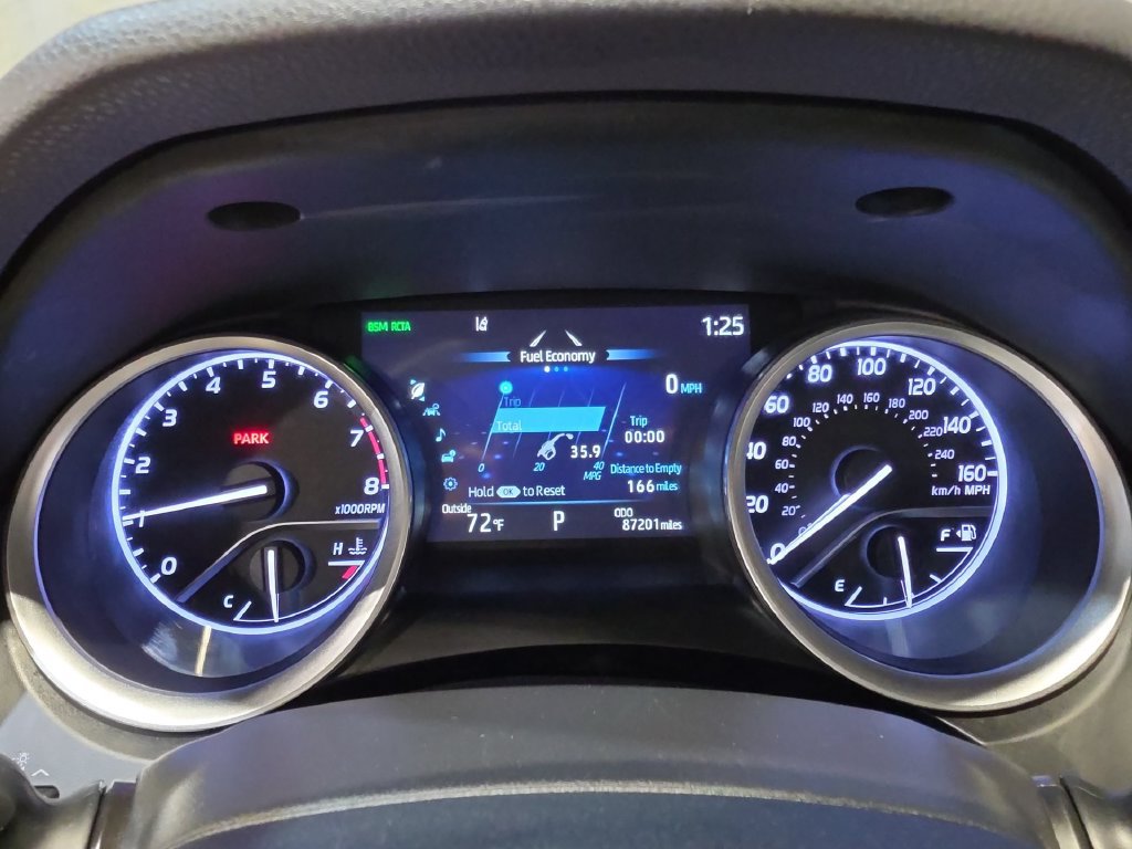 Used 2022 Toyota Camry XLE FWD image 10