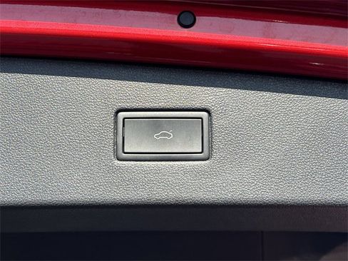 Used 2024 Volkswagen Tiguan SE R-Line image 33