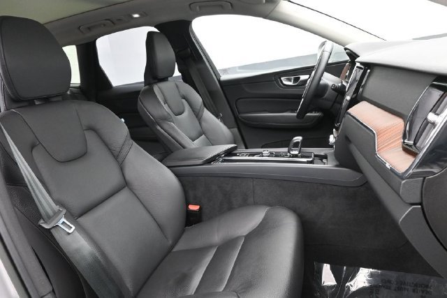 Used 2023 Volvo XC60 B5 Plus w/ Climate Package AWD/4WD image 33