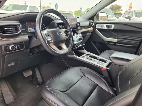 Used 2023 Ford Explorer Limited RWD image 9