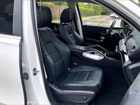Used 2024 Mercedes-Benz GLS 450 4MATIC image 10