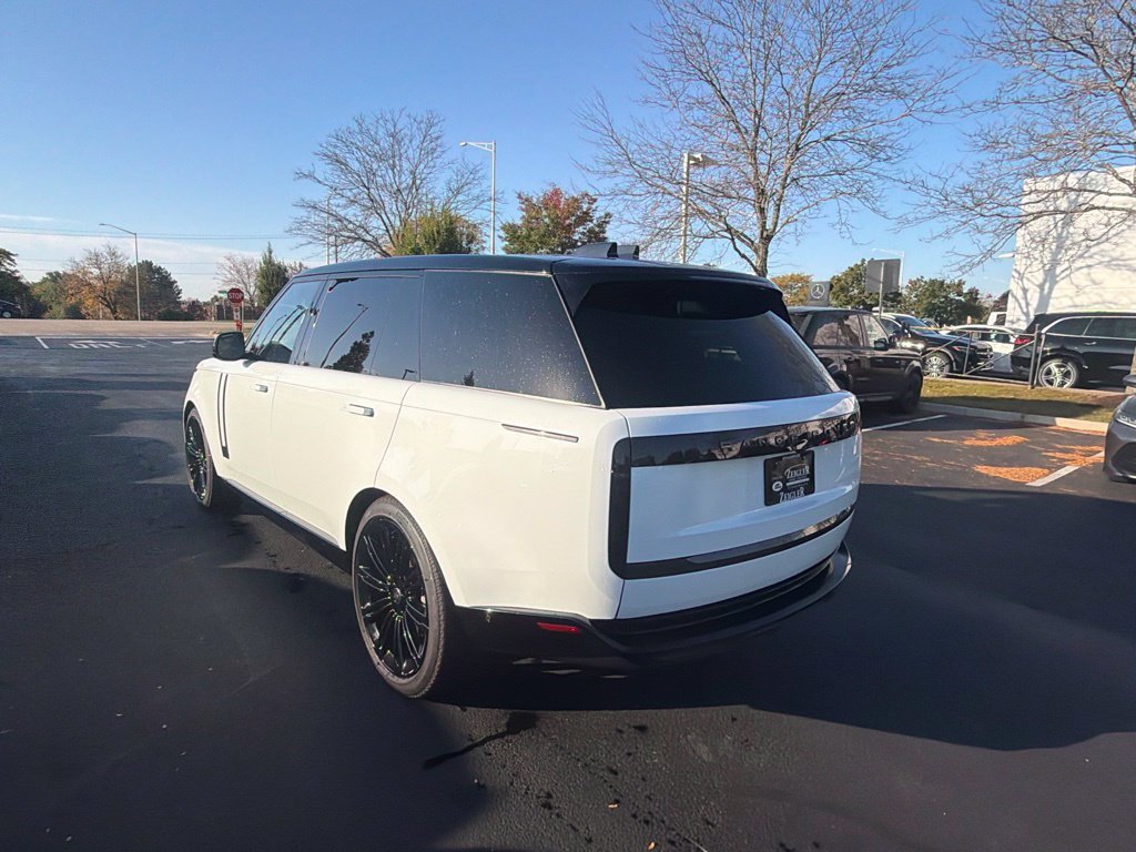 Used 2025 Land Rover Range Rover Long Wheelbase SE AWD/4WD image 3