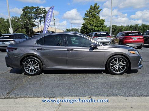 Used 2022 Toyota Camry XLE w/ Navigation Package FWD image 6