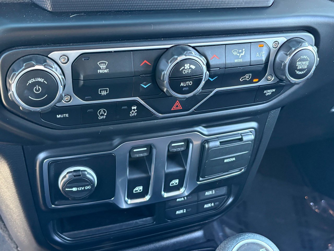 Used 2020 Jeep Wrangler Sport AWD/4WD image 20