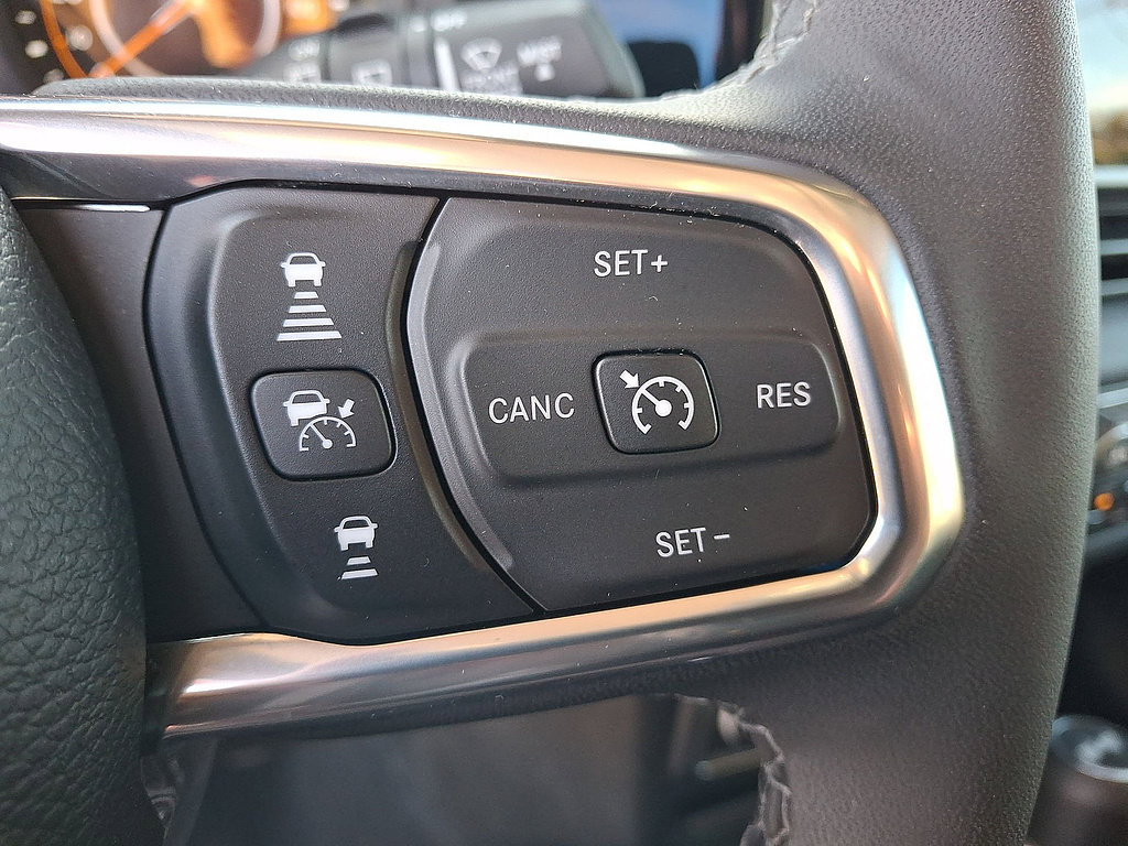 Used 2026 Jeep Wrangler Unlimited Sahara AWD/4WD image 24