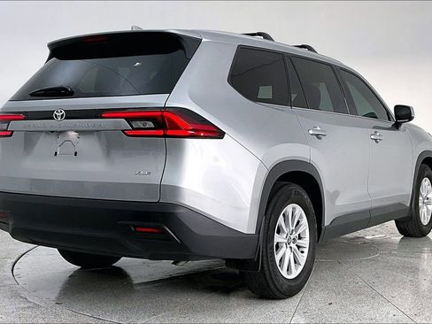Used 2025 Toyota Grand Highlander FWD image 2
