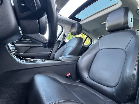 Used 2017 Jaguar XE Premium RWD image 8