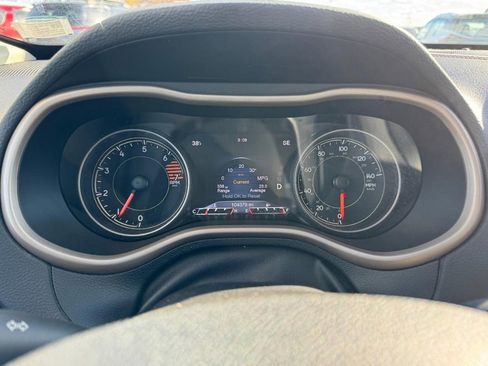 Used 2018 Jeep Cherokee Limited image 23