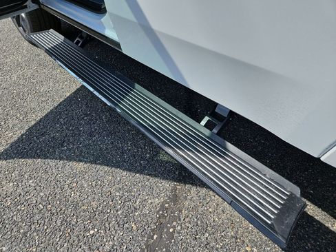 Used 2024 Jeep Grand Wagoneer Series III w/ Quick Order Packagew 28T image 21