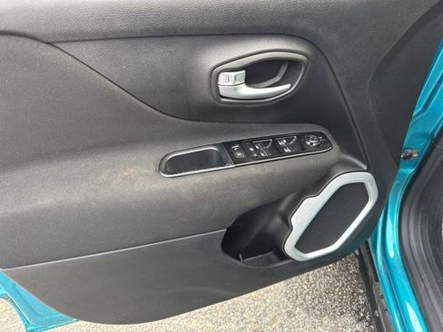 Used 2019 Jeep Renegade Latitude image 13