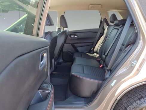 Used 2025 Nissan Rogue SV image 10