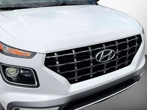 Certified 2022 Hyundai Venue Limited FWD image 28