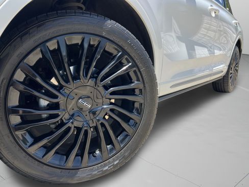 Used 2022 Lincoln Corsair Reserve w/ Equipment Group 201A FWD image 32