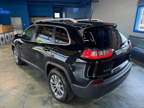 Used 2019 Jeep Cherokee Latitude Plus w/ Cold Weather Group AWD/4WD image 11