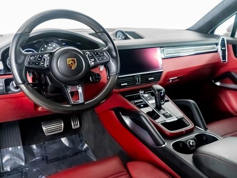 Used 2022 Porsche Cayenne Turbo image 2