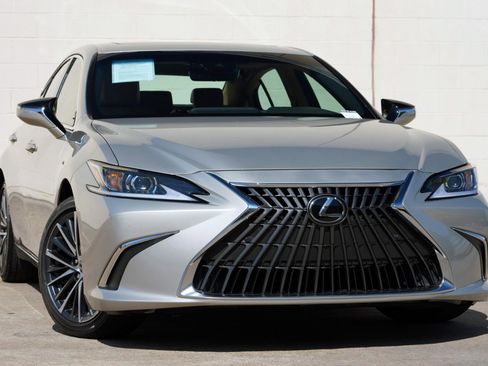 Used 2023 Lexus ES 350 w/ Premium Package FWD image 4