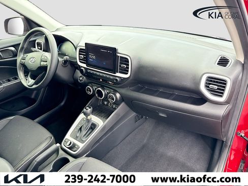 Used 2023 Hyundai Venue Limited image 13