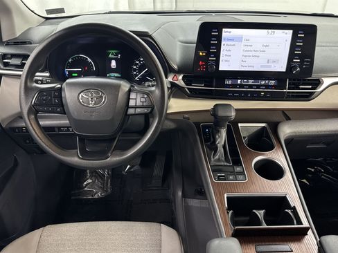 Used 2024 Toyota Sienna LE FWD image 35