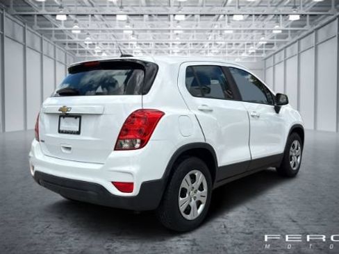 Used 2017 Chevrolet Trax LS w/ LPO, Cargo Package FWD image 5