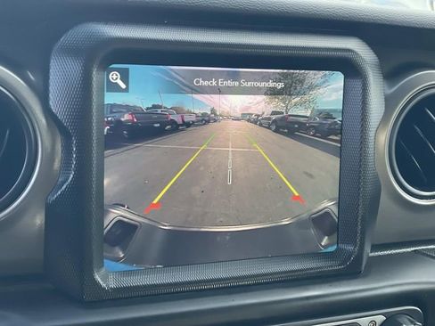 Used 2022 Jeep Gladiator Sport image 18