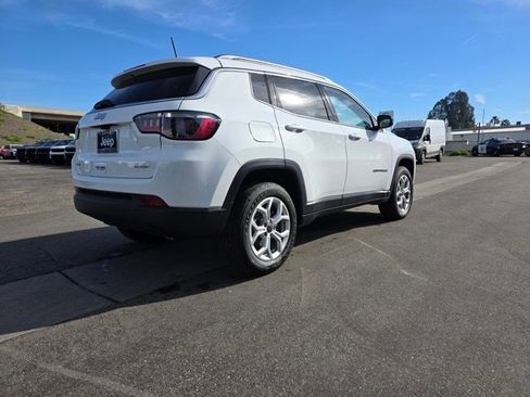 New 2026 Jeep Compass Latitude image 7