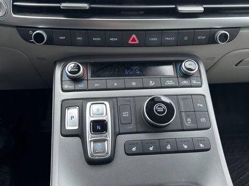 Used 2024 Hyundai Palisade Limited FWD image 9