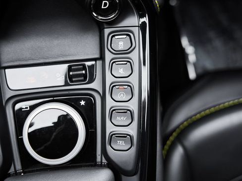 Used 2023 Aston Martin V8 Vantage Coupe RWD image 52