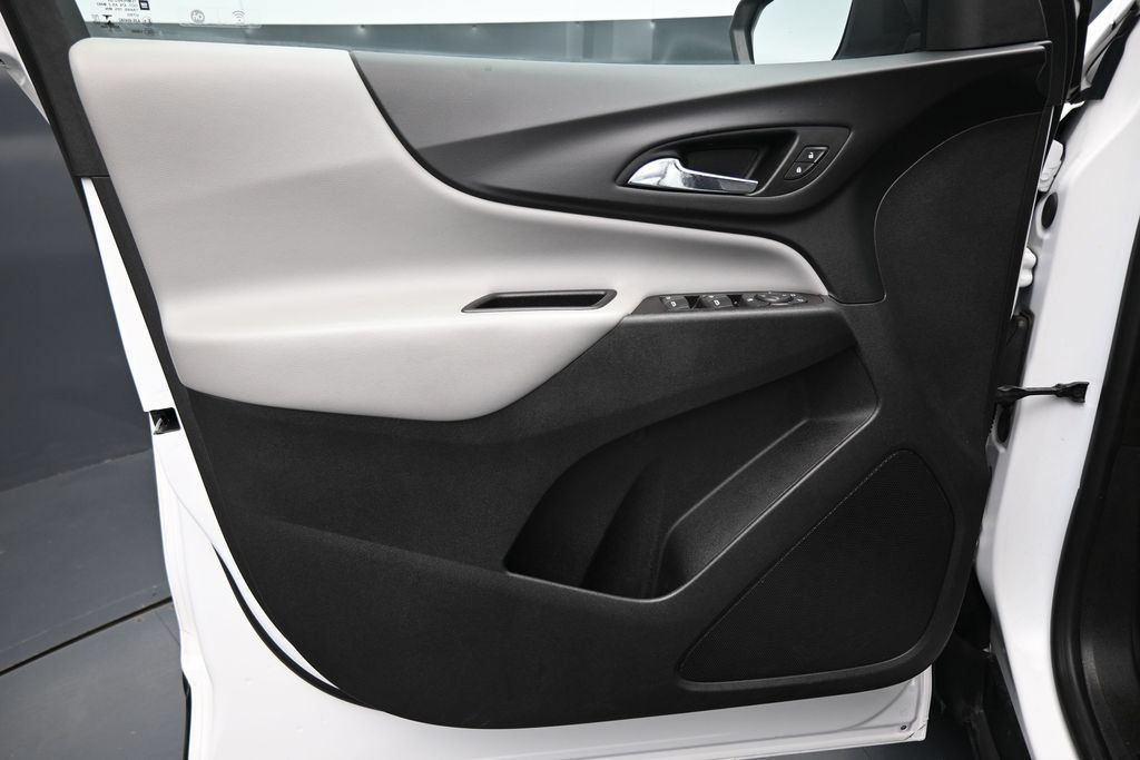 Used 2022 Chevrolet Equinox LS w/ LPO, Floor Liner Package FWD image 10