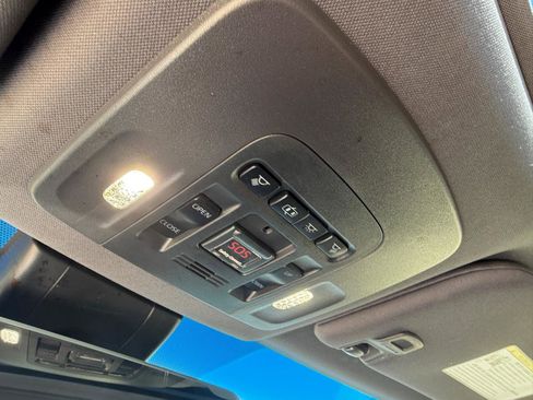 Used 2019 Toyota Avalon XSE image 27