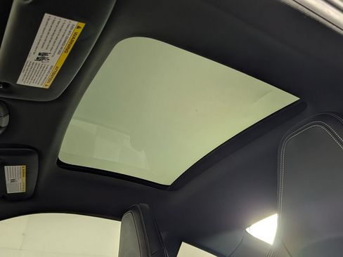 Certified 2025 Porsche 911 Carrera RWD image 31