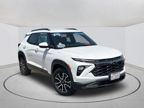 Certified 2025 Chevrolet TrailBlazer ACTIV w/ Convenience Package AWD/4WD image 1