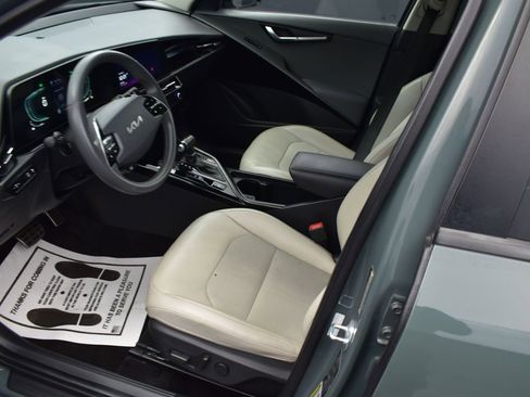 Used 2023 Kia Niro EX Touring image 12