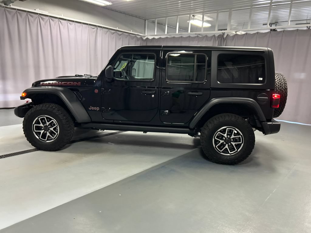 Used 2025 Jeep Wrangler Unlimited Rubicon w/ Convenience Group AWD/4WD image 4