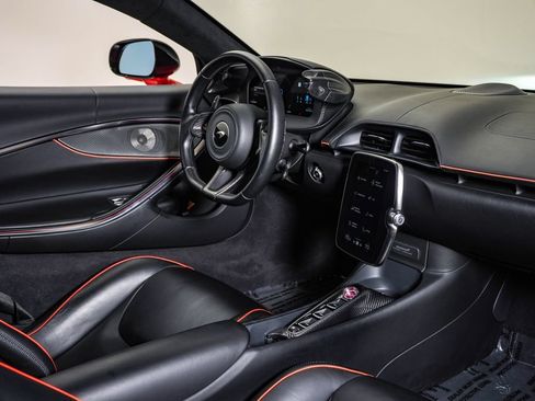 Used 2023 McLaren Artura RWD image 17
