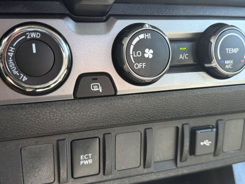 Used 2020 Toyota Tacoma SR w/ SX Package AWD/4WD image 23