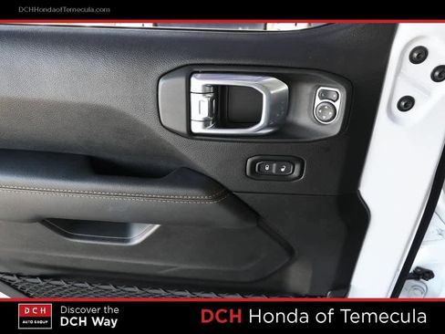 Used 2022 Jeep Wrangler Unlimited Sahara image 16