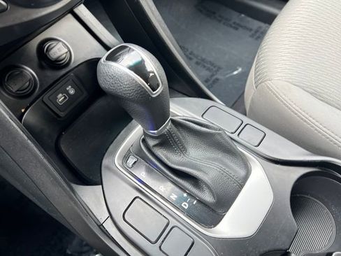 Used 2018 Hyundai Santa Fe Sport image 18