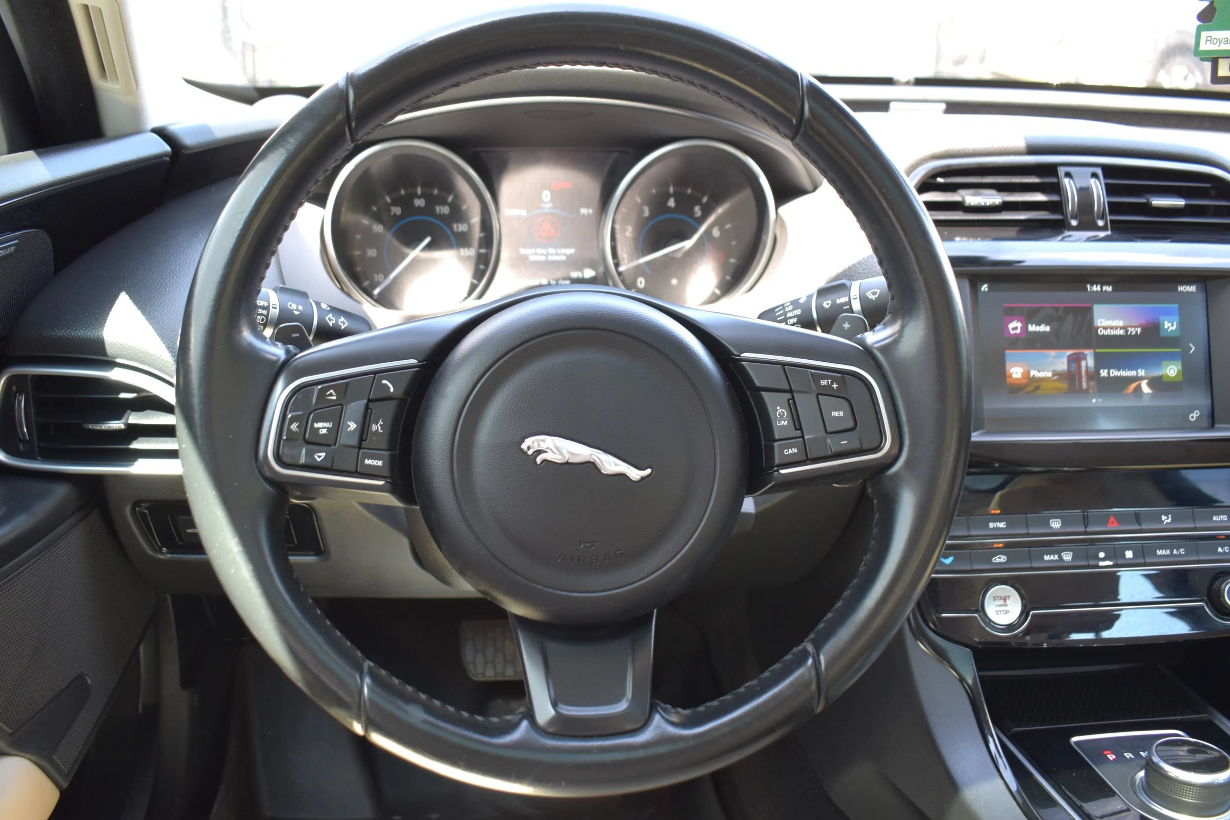 Used 2017 Jaguar XE Premium RWD image 53