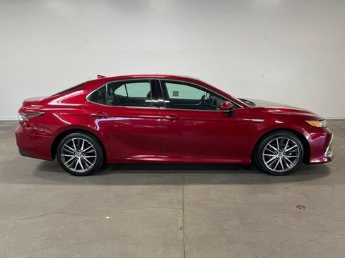 Used 2021 Toyota Camry XLE w/ Navigation Upgrade Package FWD image 2