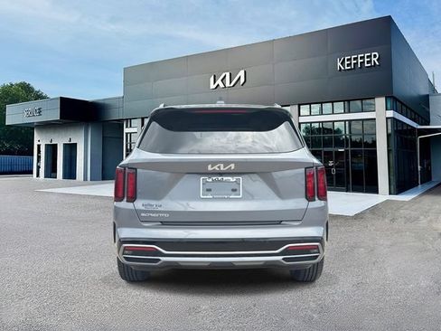Certified 2023 Kia Sorento S w/ Panoramic Sunroof Package FWD image 7