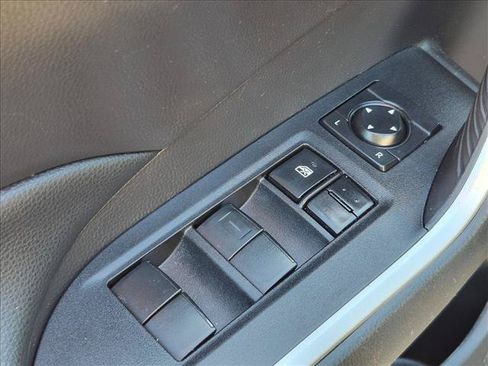 Used 2021 Toyota RAV4 LE FWD image 14