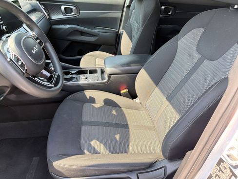 Used 2023 Kia Sorento LX image 5