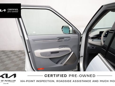 Certified 2024 Kia EV9 Land w/ Towing Package AWD/4WD image 10
