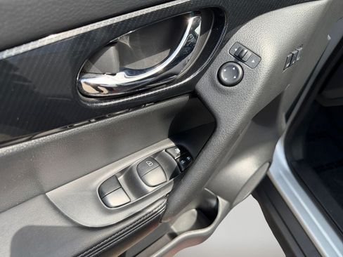 Used 2019 Nissan Rogue SL AWD/4WD image 21