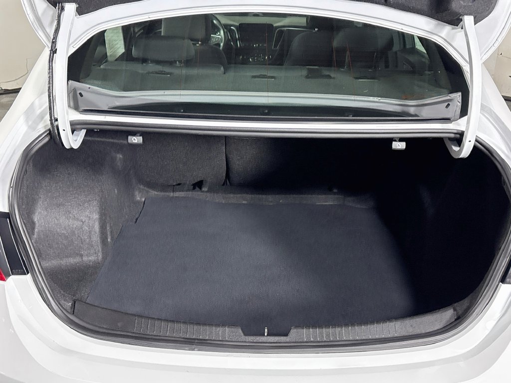 Used 2023 Chevrolet Malibu LT FWD image 19